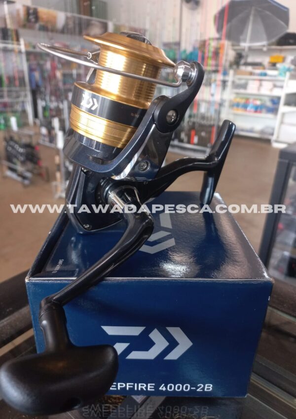 Molinete DW Sweepfire 2B SW4000 - Image 3